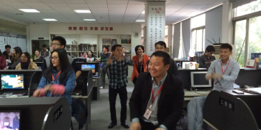 歡樂(lè)抓錢(qián)舞，迎接畢加美好的一天